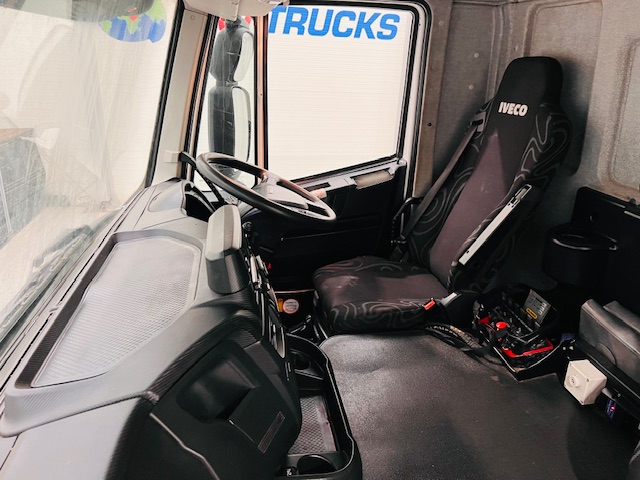 Iveco Stralis 310 Euro 6 6×2 Dropside Brick Grab