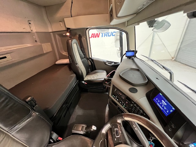 Volvo FH 500 6×2 Midlift Tractor Unit