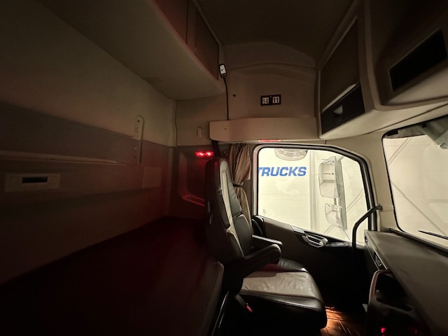 Volvo FH 500 6×2 Midlift Tractor Unit