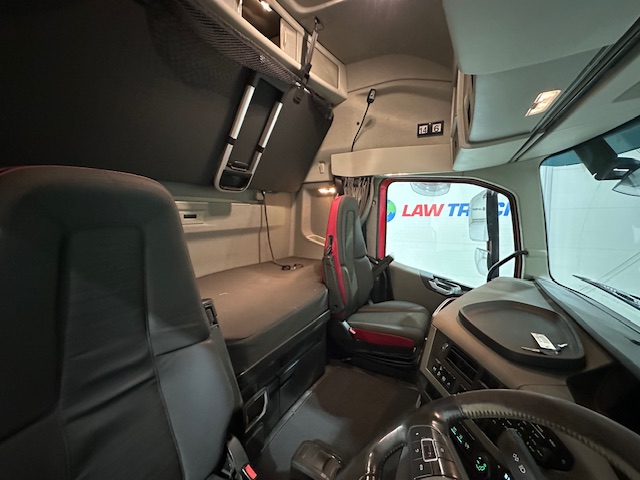 Volvo FH 500 6×2 Sleeper Cab Tractor Unit