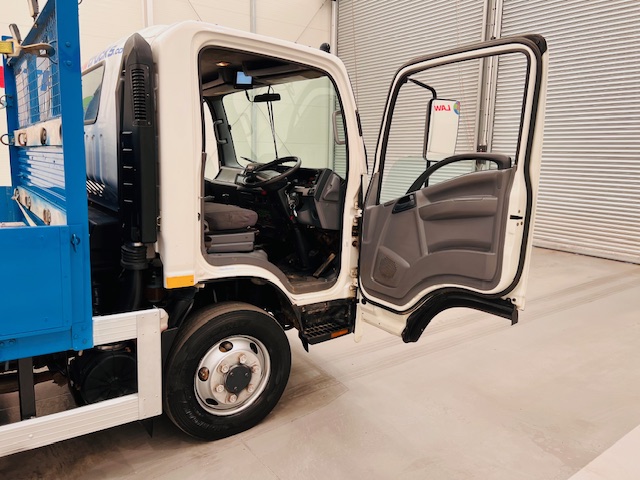 Isuzu N75 190 Day Cab Dropside
