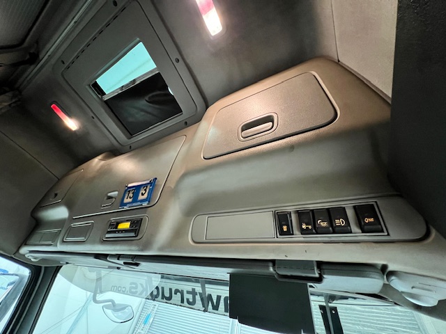 Volvo FH 480 6×2 Rear Lift Tractor Unit