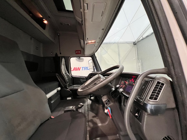 Volvo FH 460 6×2 Midlift Tractor Unit PTO