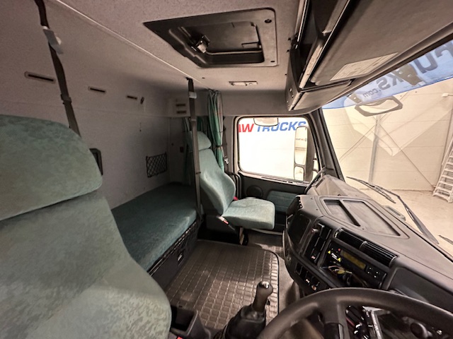 Volvo FH12 420 4×2 Caravan Transporter