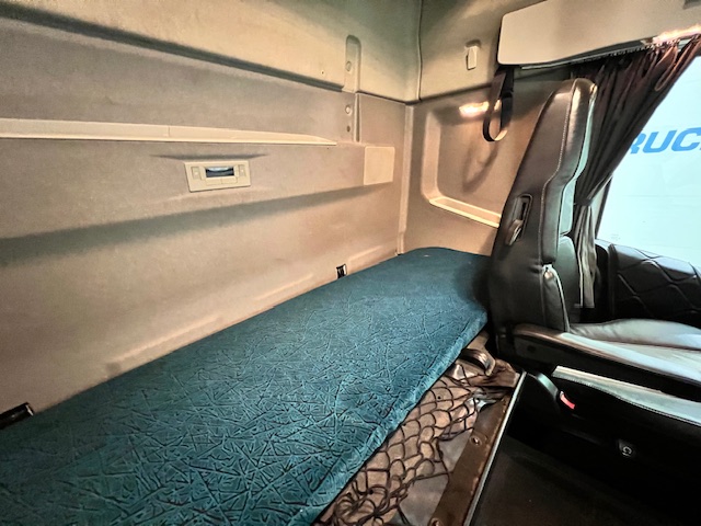 Volvo FH 500 6×2 Sleeper Cab Tractor Unit