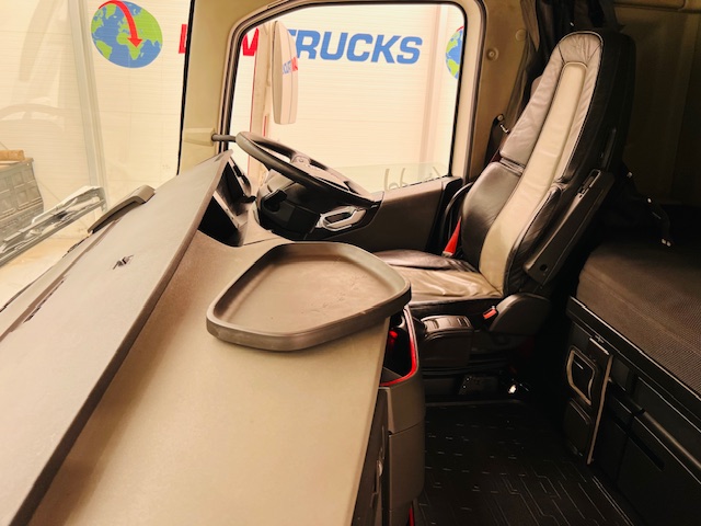 Volvo FH 500 6×2 Midlift Tractor Unit