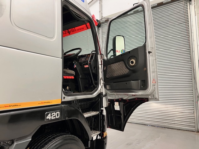 Volvo FH12 420 6×4 Double Drive Tractor Unit