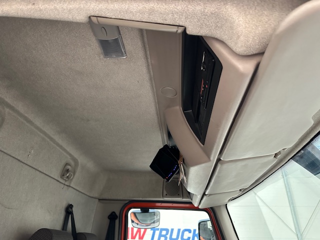 DAF LF 220 Day Cab Dropside Brick Grab