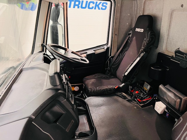 Iveco Stralis 310 Euro 6 6×2 Dropside Brick Grab