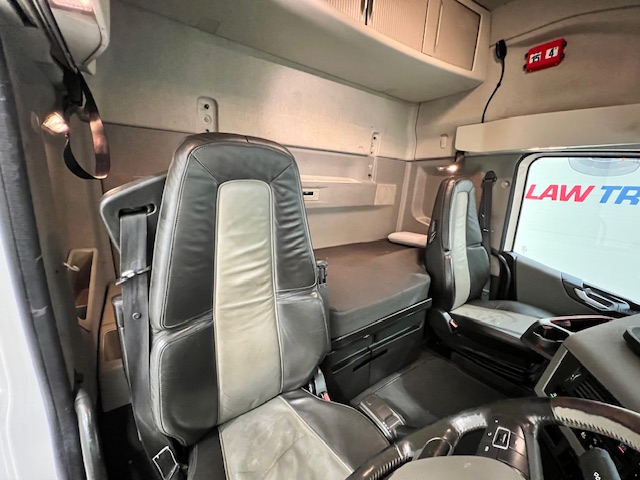 Volvo FH 500 6×2 Midlift Tractor Unit