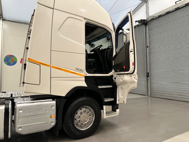 Volvo FH 500 6×2 Globetrotter XL Midlift Tractor Unit
