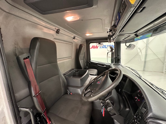 Scania P280 6×2 Rear Lift Day Cab Fridge Box