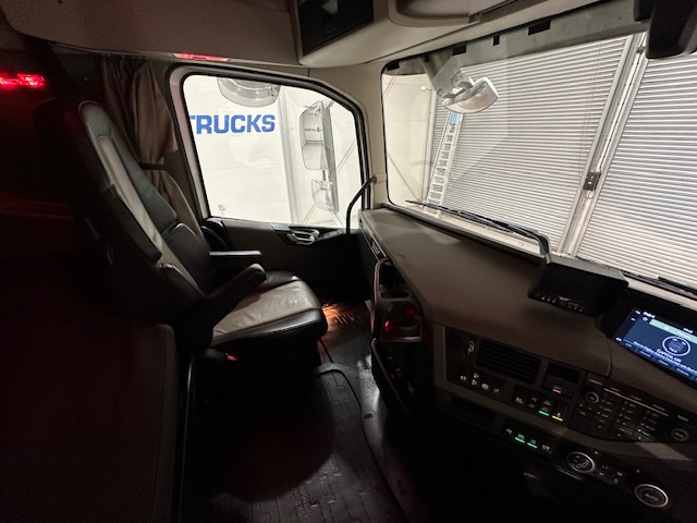 Volvo FH 500 6×2 Midlift Tractor Unit