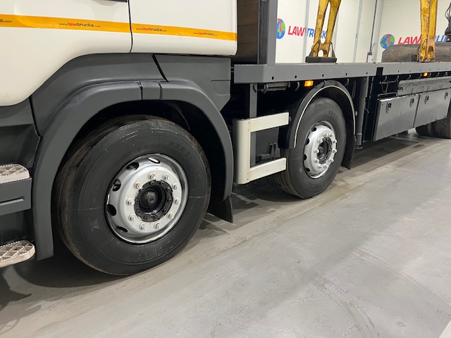 Scania R420 8×2 Rear Lift Brick Grab Drawbar