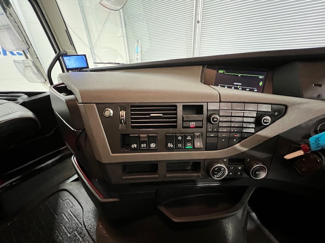 Volvo FH 500 6×2 Midlift Tractor Unit