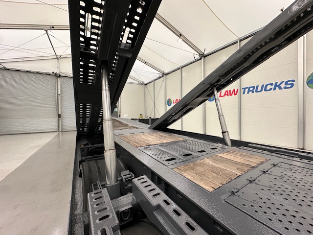 SDC Tri Axle Kicker Vehicle Carrier Lowloader