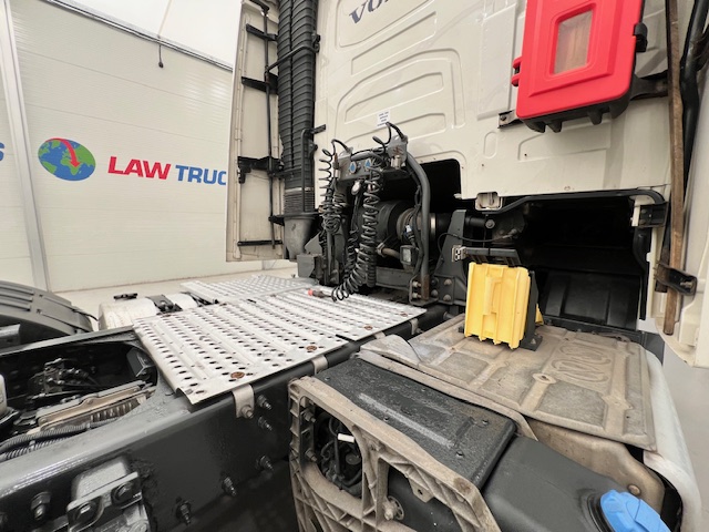 Volvo FH 500 6×2 Midlift Tractor Unit