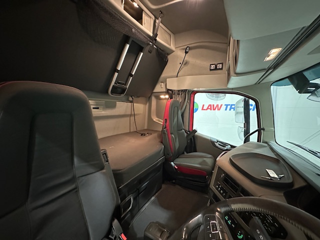 Volvo FH 500 6×2 Sleeper Cab Tractor Unit