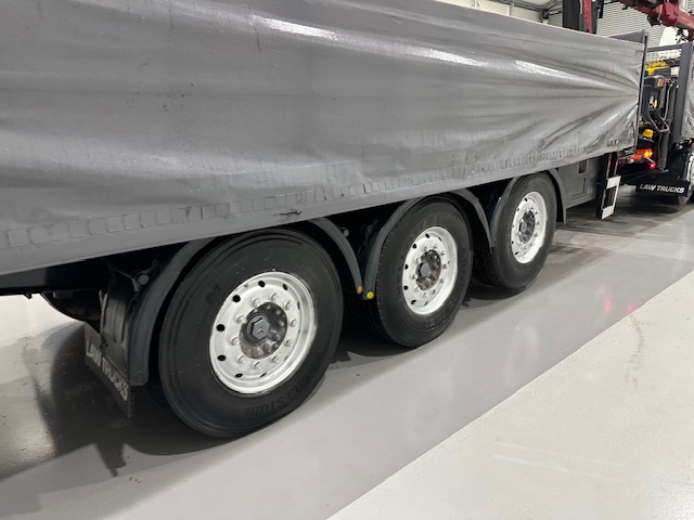 DAF CF85 460 6×2 Flatbed Drawbar Brick Grab