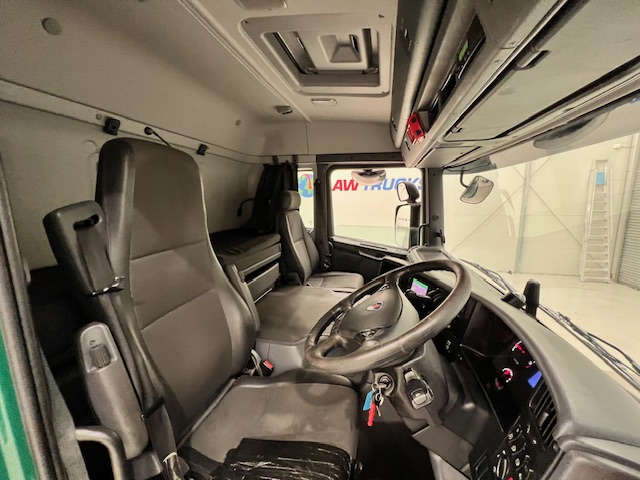 Scania P250 4×2 Sleeper Cab Box Van