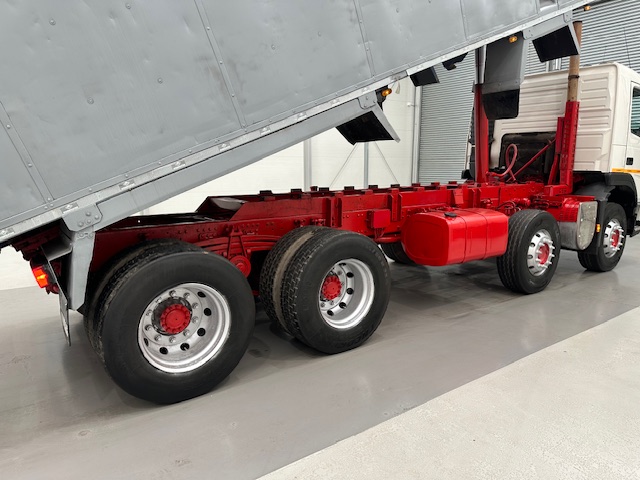 Volvo FM 380 8×4 Day Cab Tipper