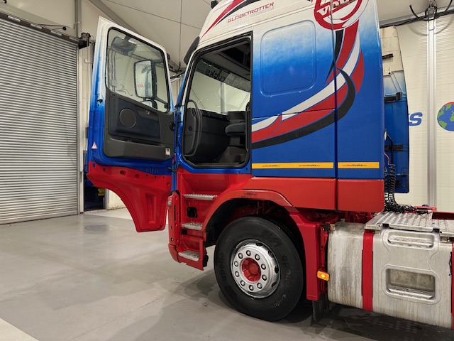 Volvo FH 460 6×2 Sleeper Cab Tractor Unit
