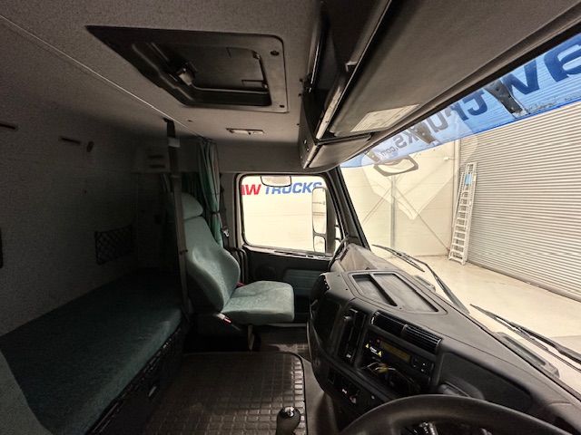 Volvo FH12 420 4×2 Caravan Transporter