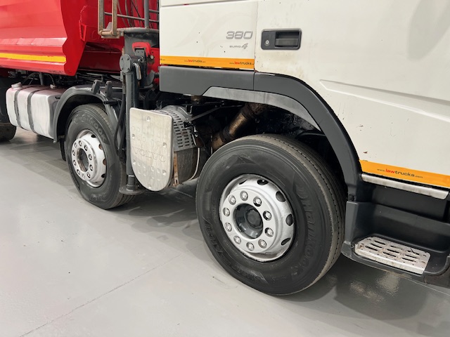 Volvo FM 400 8×4 Steel Tipper Grab Manual