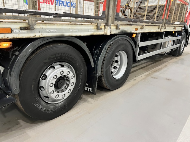 Iveco Stralis 310 6×2 Dropside Brick Grab