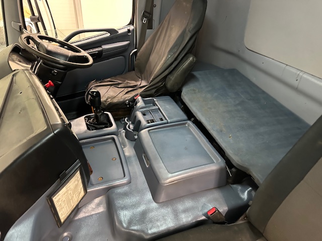 Hino 700 3241 8×4 Sleeper Cab Steel Tipper Grab