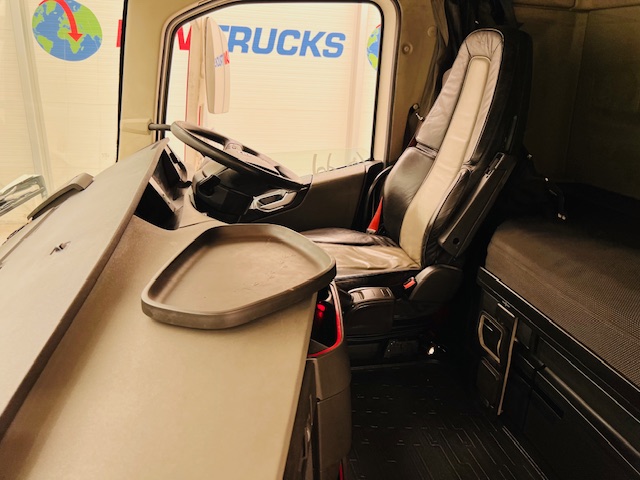 Volvo FH 500 6×2 Midlift Tractor Unit