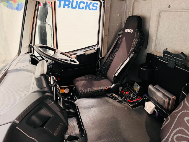 Iveco Stralis 310 Euro 6 6×2 Dropside Brick Grab