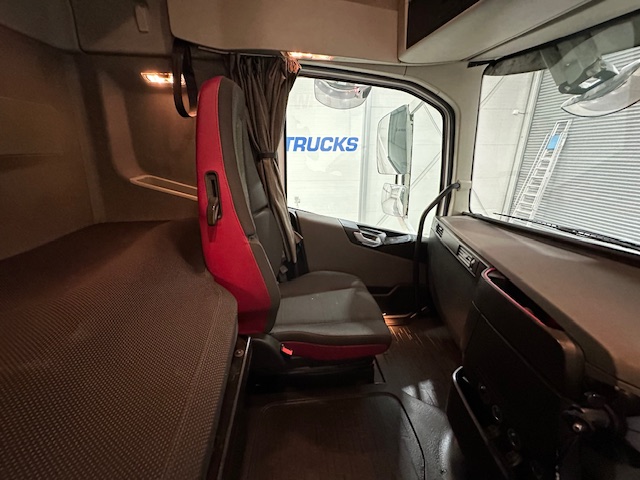 Volvo FH 500 6×2 Midlift Tractor Unit