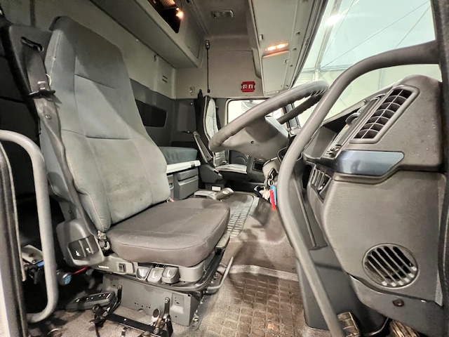 Volvo FH 460 6×2 Midlift Tractor Unit PTO
