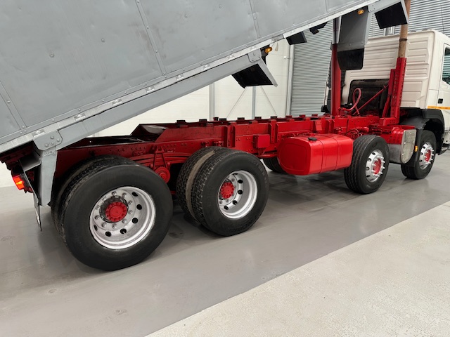 Volvo FM 380 8×4 Day Cab Tipper