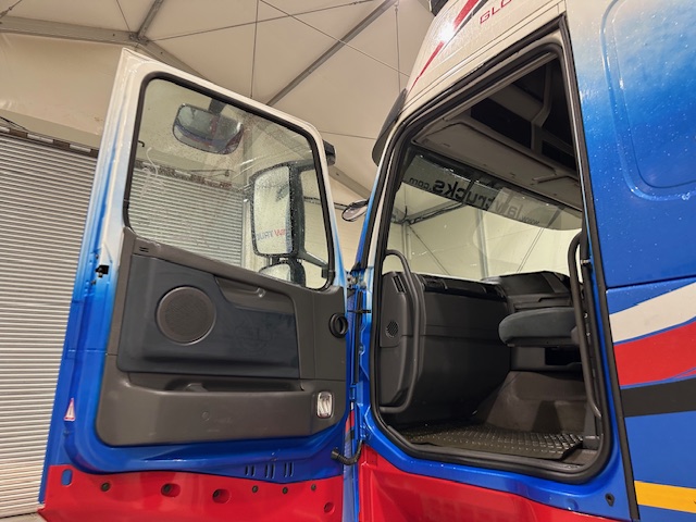 Volvo FH 460 6×2 Sleeper Cab Tractor Unit