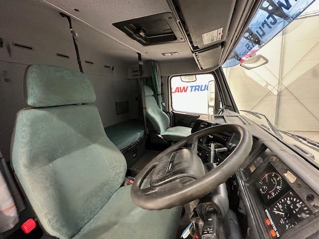 Volvo FH12 420 4×2 Caravan Transporter
