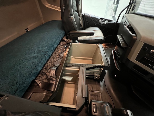 Volvo FH 500 6×2 Sleeper Cab Tractor Unit