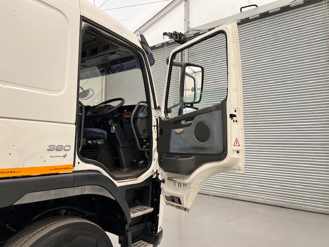 Volvo FM 400 8×4 Steel Tipper Grab Manual