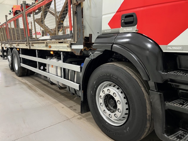 Iveco Stralis 310 6×2 Dropside Brick Grab