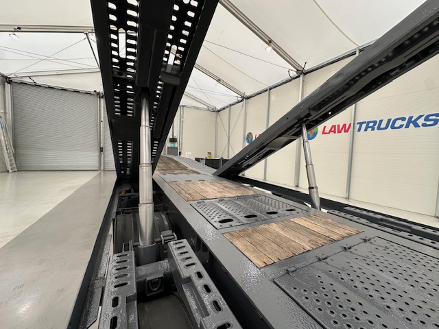 SDC Tri Axle Kicker Vehicle Carrier Lowloader