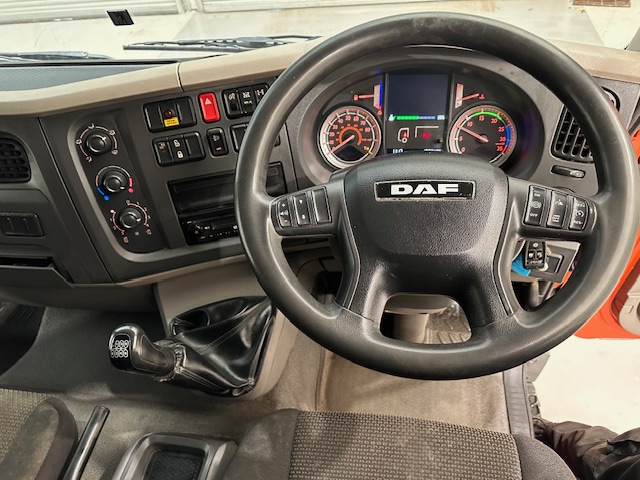 DAF LF 220 Day Cab Dropside Brick Grab