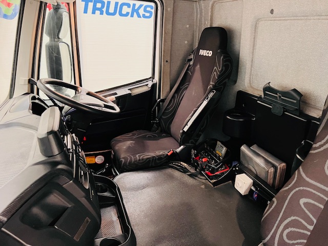 Iveco Stralis 310 Euro 6 6×2 Dropside Brick Grab