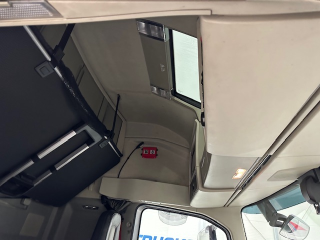 Volvo FH 500 6×2 Midlift Tractor Unit