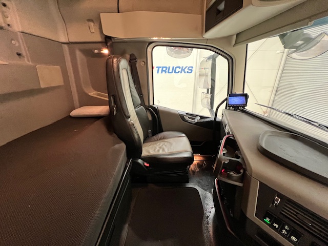 Volvo FH 500 6×2 Midlift Tractor Unit