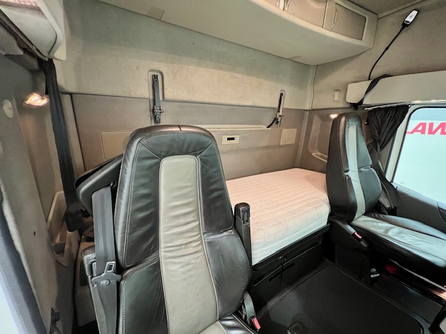 Volvo FH 500 6×2 Midlift Tractor Unit