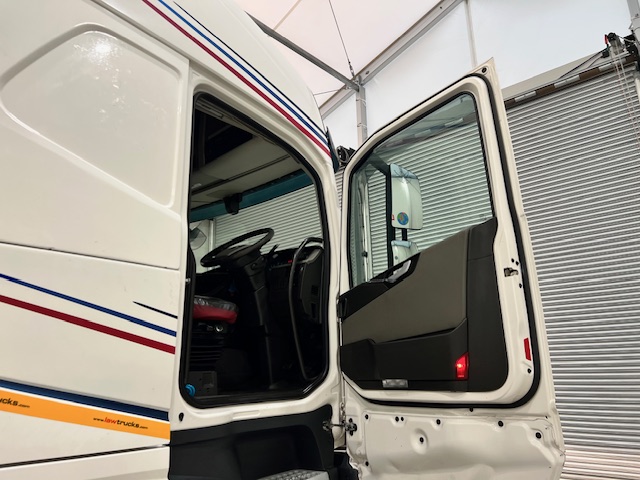 Volvo FH 500 6×2 Midlift Tractor Unit