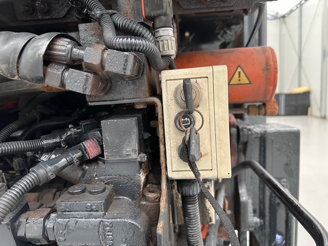 Scania P270 6×2 10 Tyre Flatbed Brick Grab