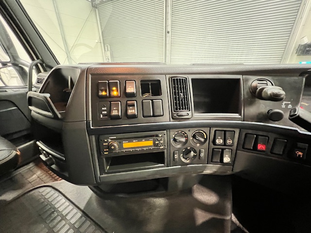 Volvo FH 460 6×2 Midlift Tractor Unit PTO