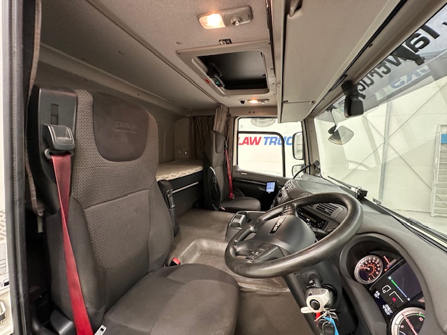 DAF CF 370 6×2 Sleeper Cab Fridge Box